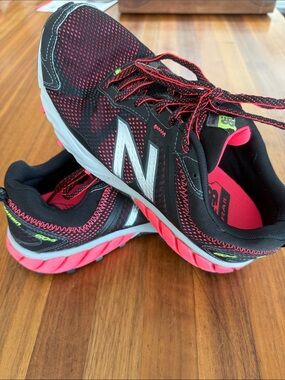 New Balance Black & Pink Women's Running Sneakers sz 9